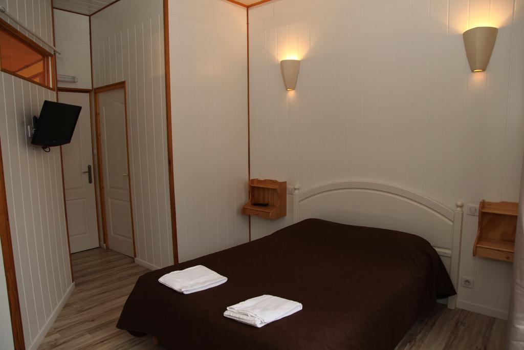 Cafe De France Bed & Breakfast Eauze Room photo