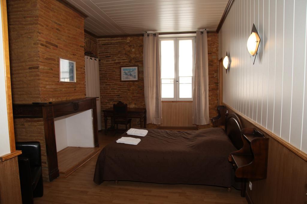 Cafe De France Bed & Breakfast Eauze Room photo